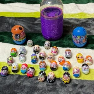 MIGHTY BEANZ Action Figure Set with Purple and Blue Capsules